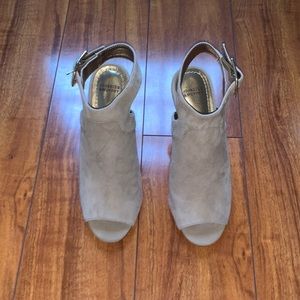 Johnston & Murphy Nude Heels